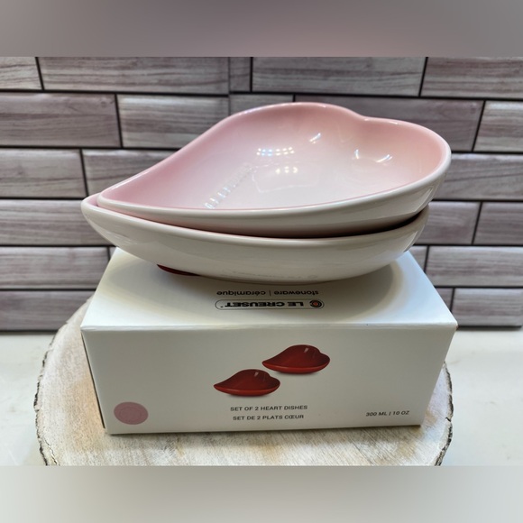 Le Creuset ❤️Stoneware 16cm Heart Petal Dish 2-Piece SetShell Pink NIB